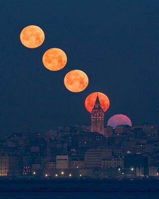 İlkin Karacan Karakuş sony A7RM3 timelapse van een bloedmaan boven een moskee in istanbul